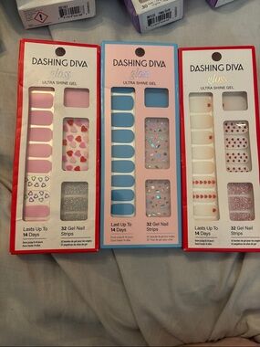 Dashing Diva Gloss Press-On Gel Nails – Pink & Blue Heart Accent Strips